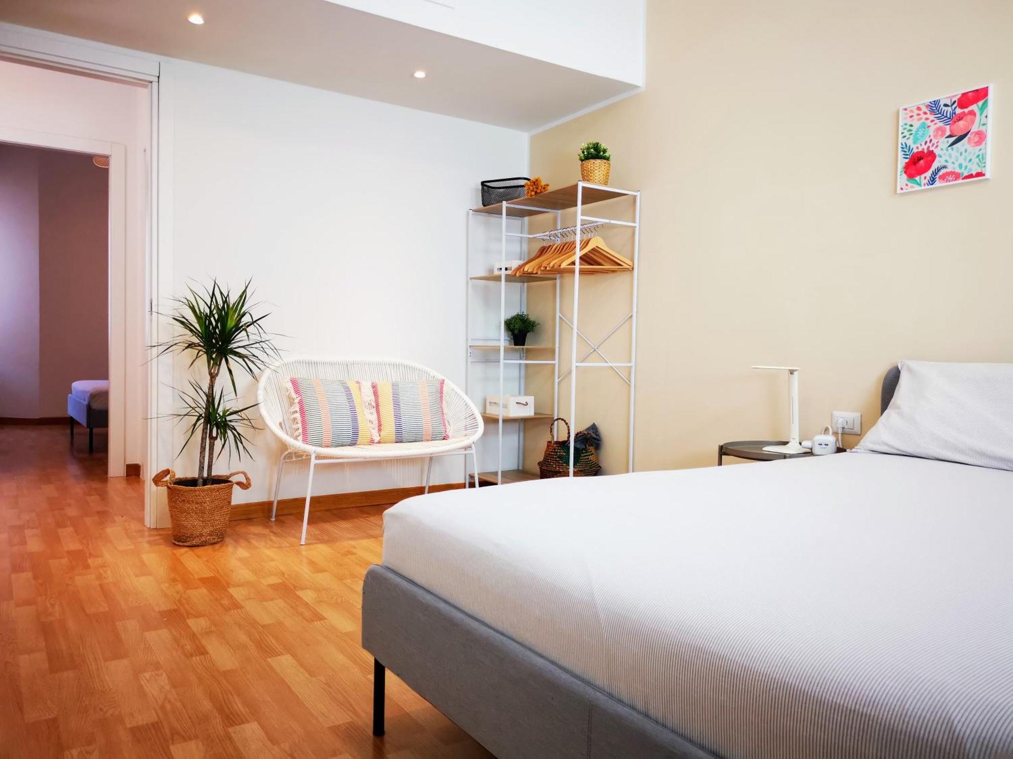 Spacious Apartment 50 Meters From The Metro Milan Bagian luar foto