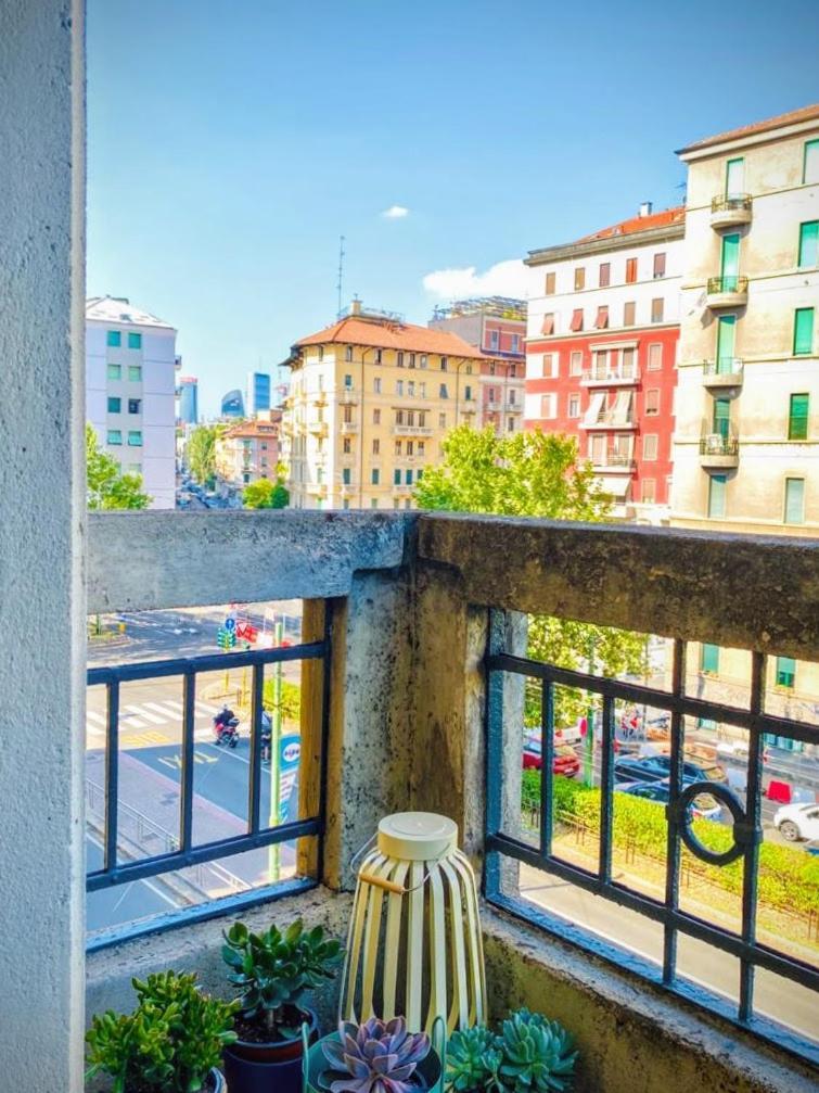 Spacious Apartment 50 Meters From The Metro Milan Bagian luar foto